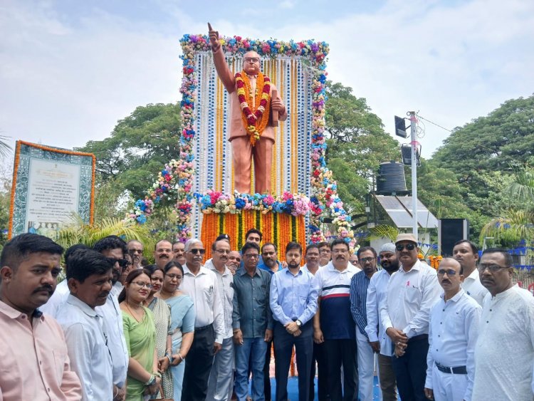 अखिल भारतीय अधिवक्ता परिषद दुर्ग इकाई ने कलेक्ट्रेट में मनाई अंबेडकर जयंती