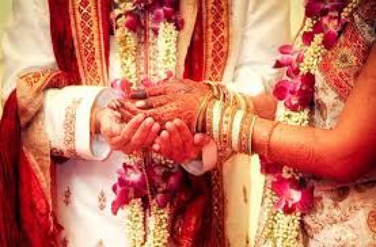 आदिवासी महिला से उपसरपंच ने किया लव मैरिज, 10 गांवों की पंचायत ने लगाया 1.30 लाख का जुर्माना