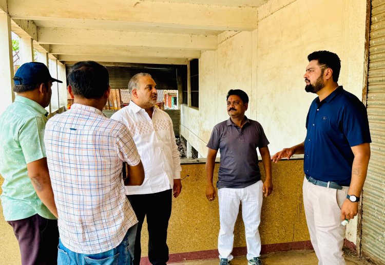 बाजार व राजस्व प्रभारी ने गंजमण्ड़ी व्यवसायिक परिसर में जल्द ट्रांसफार्मर लगवाने, दुकानों को हैंडओवर के दिए निर्देश