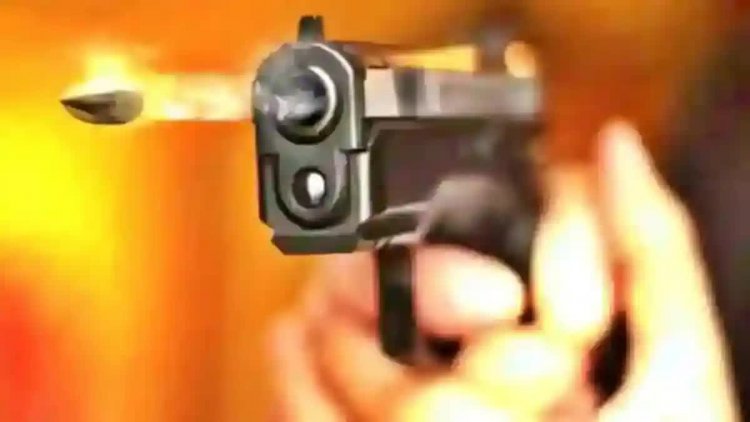 अचानक पिस्टल से हो गया फायर, दुकान संचालक के पेट में लगी गोली