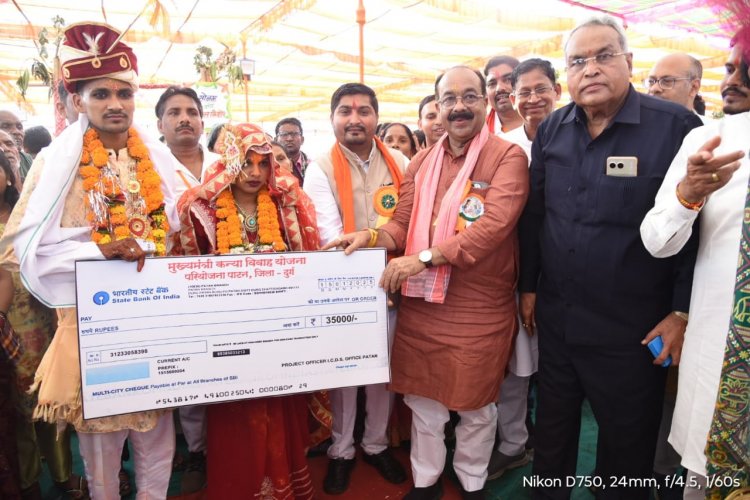 उप मुख्यमंत्री अरुण साव ने सामूहिक आदर्श विवाह में 24 नवविवाहित जोड़ों को दिया आशीर्वाद