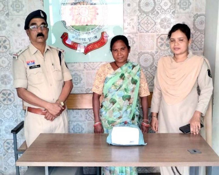 गांजा बेचने वाली महिला गिरफ्तार 