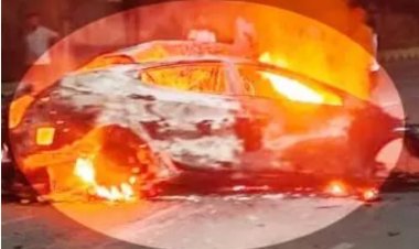 स्ट्रीट पोल में जा भिड़ी अनियंत्रित कार, जिंदा जला युवक