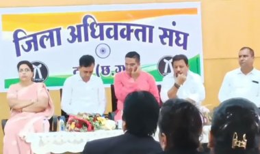 अधिवक्ताओं ने किया विधायक रिकेश सेन का सम्मान