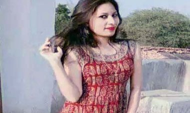 चुनरी से लटकती मिली युवती की लाश