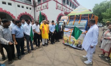 दुर्ग ग्रामीण विधायक ललित चंद्राकर ने किसान रथ को हरि झंडी दिखाकर किया रवाना