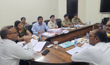 पुलिस महानिरीक्षक दुर्ग रेंज ने की 250 से अधिक प्रकरणों पर की समीक्षा