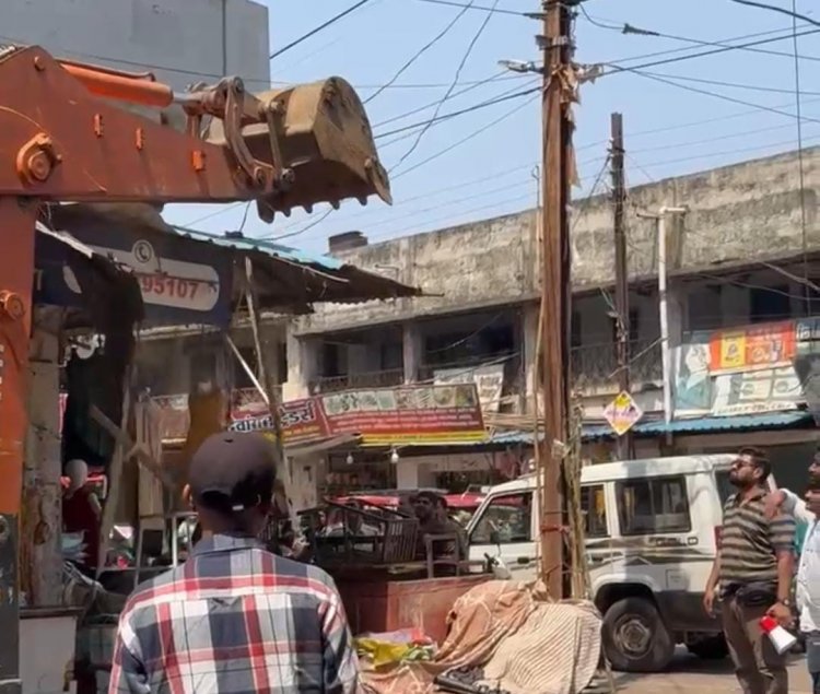 सन्डे को भी चला दुर्ग निगम का बुलडोजर, हटाए गए 30 से ज्यादा अतिक्रमण