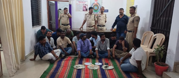 जुआ फड़ में पुलिस की रेड, 1.24 लाख रुपए कैश समेत 15 जुआरी गिरफ्तार