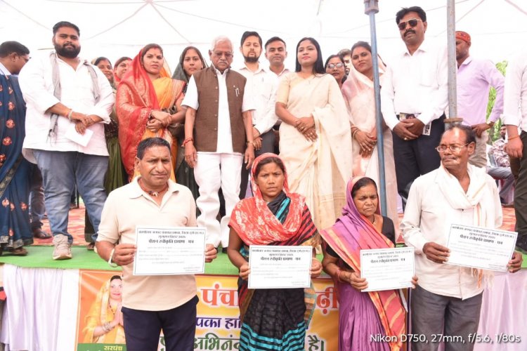 शिकायतों के गुणवत्तापूर्ण निराकरण के लिए निर्देश, अनुपस्थित अधिकारी को नोटिस