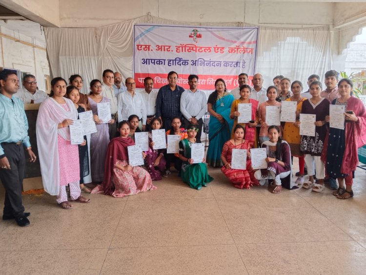 एस आर हॉस्पिटल एण्ड कॉलेज में एसडीएम दुर्ग व आईएमए प्रेसिडेंट ने किया सर्टिफिकेट वितरण