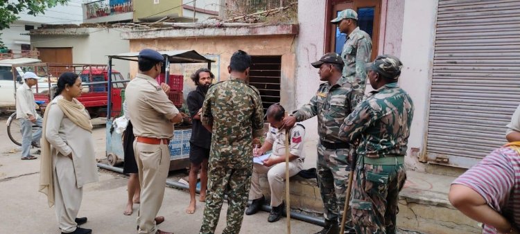 दुर्ग जिले में अवैध प्रवासियों के पतासाजी के लिए चलाया जा रहा विशेष अभियान, 474 लोगों की जांच कर 103 संदेहियो का लिया गया फिंगरप्रिंट
