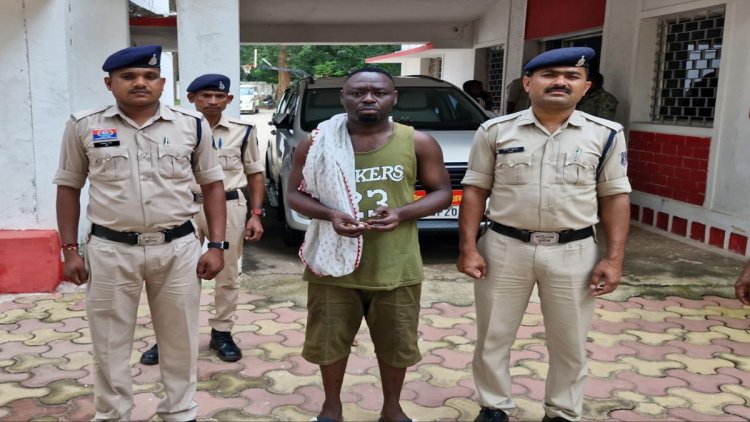 पकड़ा गया नाइजीरियन युवक, बिना वीजा और पासपोर्ट के स्कूटी में घुम रहा था