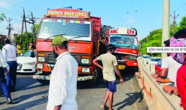 भिलाई के सुपेला फ्लाईओवर ब्रिज में दो ट्रकों की आपस में भिड़ंत, ट्रक छोड़कर भागा चालक, घंटों रही यातायात प्रभावित