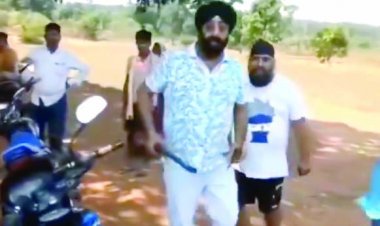 भूमाफिया ने बंदूक लहराकर किसानों को दी धमकी, देखें VIDEO