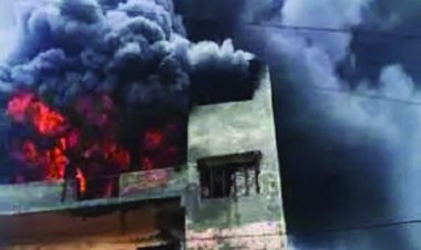पॉलिथीन बनाने की तीन मंजिला फैक्टरी में लगी आग, तीन शव बरामद