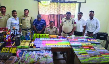 हुक्के का सामान बेचने वाले दो व्यापारी गिरफ्तर, लाखों रुपए का माल जब्त