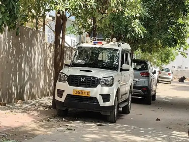 दिल्ली में पकड़ा गया भिलाई का शराब कारोबारी, दुर्ग-भिलाई में विजय भाटिया के ठिकानों में EOW का छापा