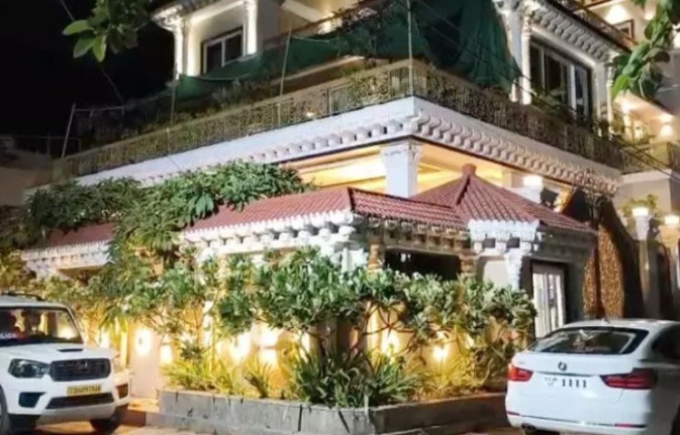 हिस्ट्री शीटर के घर पुलिस का छापा, हथियार सहित कई सामान जब्त