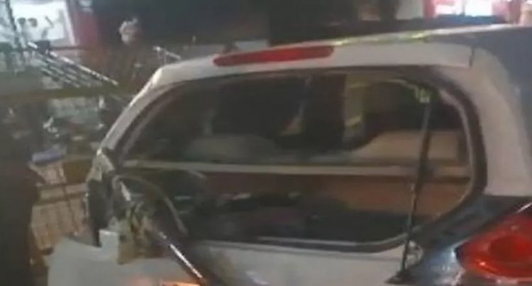ट्रैफिक जवानों को तेज रफ्तार पिकअप ने मारी टक्कर, एक का हाथ और दूसरे का पैर टूटा