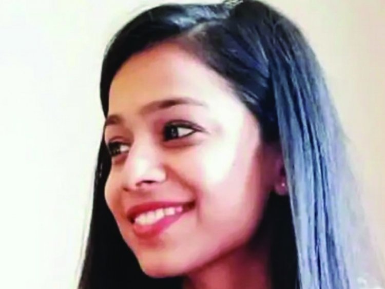 आईसीआईसीआई बैंक की इस मैनेजर को लगा शेयर बाजार का चस्का, डूबों दिए खातेदारों के 6 करोड़ रुपए और पिता के 40 लाख