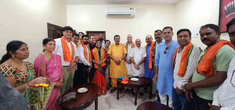 रिसाली के कांग्रेसी पार्षद डॉ. सीमा साहू सहित कांग्रेस के 20 कार्यकर्ताओं ने थामा भाजपा का दामन