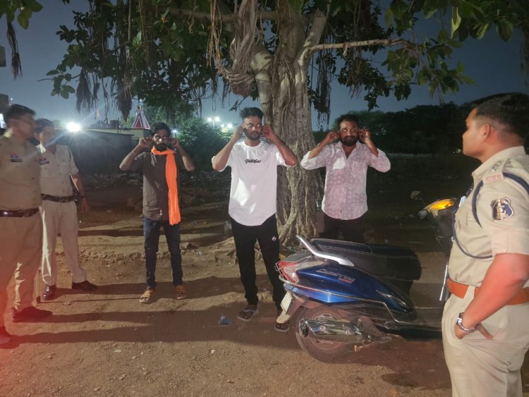 अड्डेबाजी, सार्वजनिक स्थलों में शराब का सेवन करने वाले 15 लोगों पर कार्रवाई
