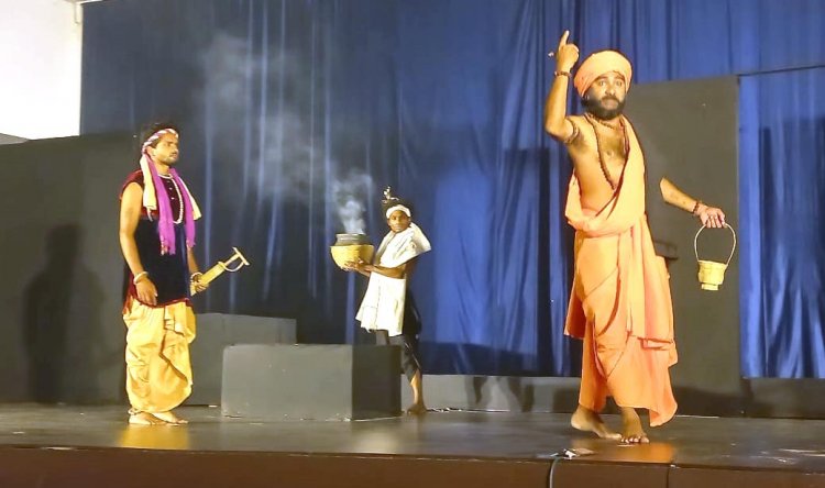 वैराग्य की गाथा भरथरी को देख भावविभोर हुए दर्शक, तालियों से गूंजता रहा सभागार