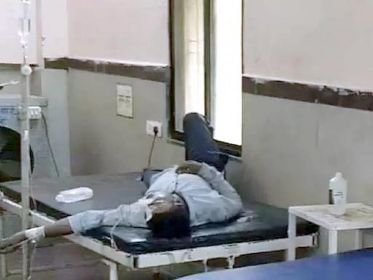एक ही परिवार के पांच सदस्यों ने ज़हर खाकर की आत्महत्या कोशिश, माता-पिता बच गए लेकिन तीन मासूम बच्चों की मौत
