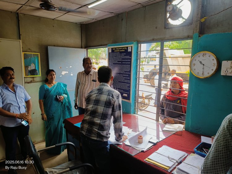 मेयर और कमिश्नर के अचानक दबिश से मचा हड़कंप, नदारद मिले 64 कर्मचारी, कटेगा वेतन 