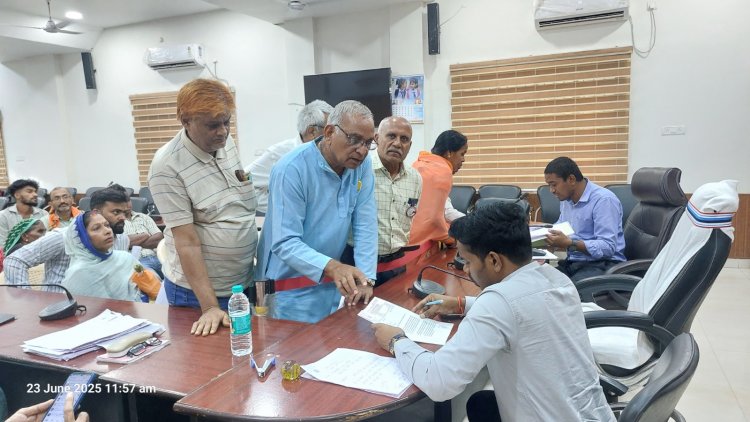 निजी भूमि से अवैध कब्जा हटाने जनदर्शन में लगाई गुहार
