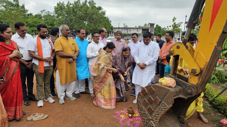 फर्स्ट बटालियन की सड़क डामरीकरण के लिए विधायक गजेन्द्र यादव ने किया भूमिपूजन