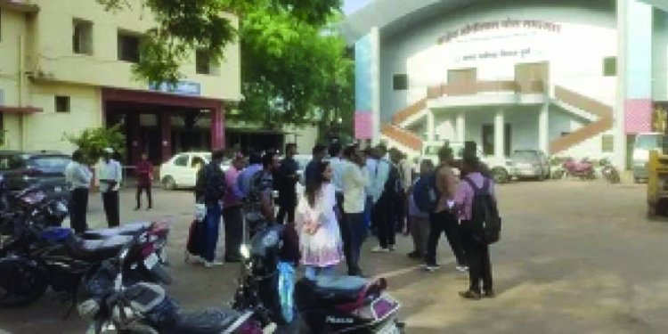 जनप्रतिनिधि के नाम पर नगर निगम के कर्मचारियों को धमकी, आयुक्त के लिए भी किया अपशब्द का प्रयोग, FIR दर्ज करने के निर्देश