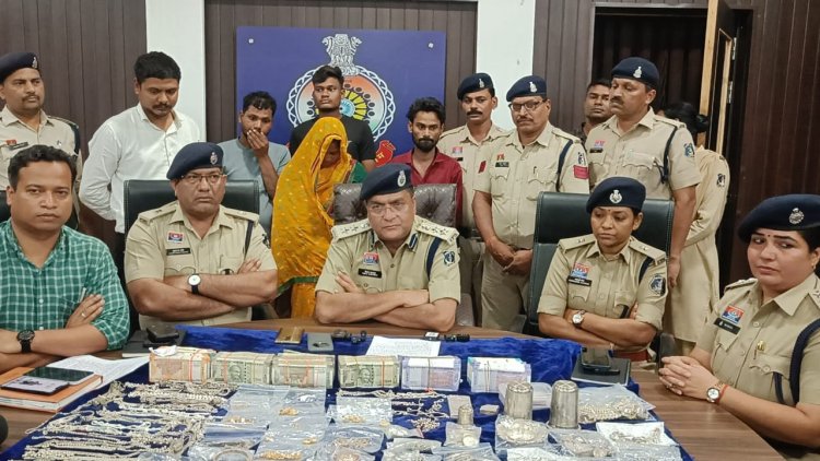 दुर्ग पुलिस का बड़ा खुलासा, 10 लाख कैश सहित 50 लाख रुपए का सामान जब्त, एक महिला सहित 5 आरोपी गिरफ्तार