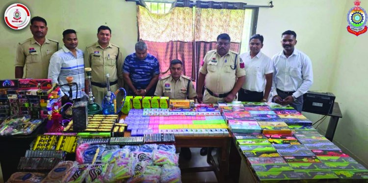 हुक्के का सामान बेचने वाले दो व्यापारी गिरफ्तर, लाखों रुपए का माल जब्त