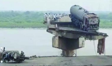 ब्रिज टूटने से नदी में गिरकर बह गए कई वाहन,  दो लोगों की मौत