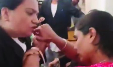  फैमिली कोर्ट में महिला वकील की गुंडागर्दी | हार्ट पेशेंट को धक्का, बाल पकड़कर की मारपीट, देखें VIDEO