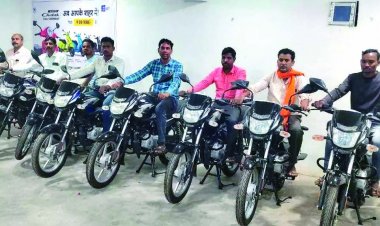 उप सरपंच पद के लिए 'मोटरसाइकिल सौदेबाज़ी', 9 पंचों को दी गई प्लेटिना बाइक – न्याय प्रक्रिया में देरी से बढ़ा विवाद