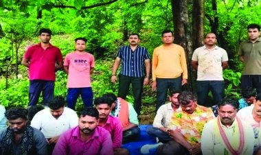 पुलिस की फिल्मी स्टाइल रेड, लाखों का जुआ पकड़ा गया रंगे हाथ, 15 गिरफ्तार