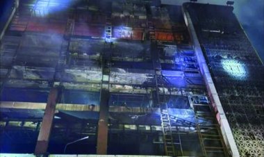 हाइपर मार्केट में भीषण आग, 50 लोगों की मौत, मॉल मालिक पर केस दर्ज