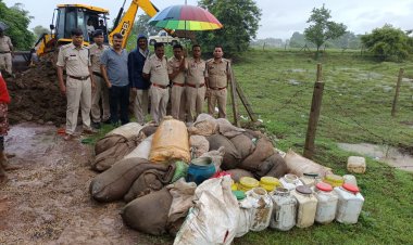 अवैध शराब का भंडाफोड़, 5 क्विंटल लाहन और 30 लीटर शराब जब्त