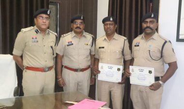 112 की तत्परता ने बचाई महिला की जान: दुर्ग पुलिस के तीन जवान हुए सम्मानित