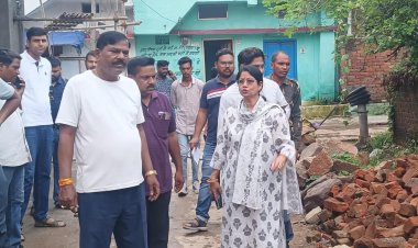 नालों में गंदगी और सड़कों पर जलभराव देख महापौर ने जताई नाराजगी, सफाईकर्मी को फटकार