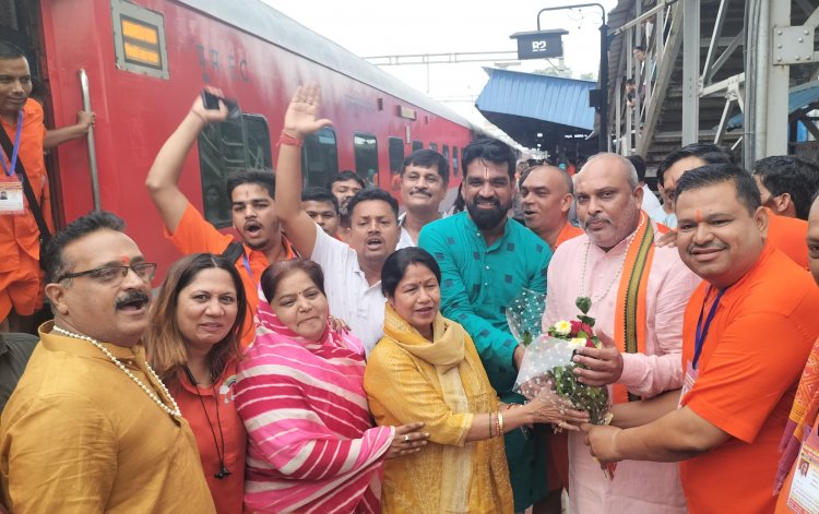 दुर्ग से 200 शिवभक्त बाबा बैद्यनाथ धाम के लिए रवाना, बोले हर हर महादेव