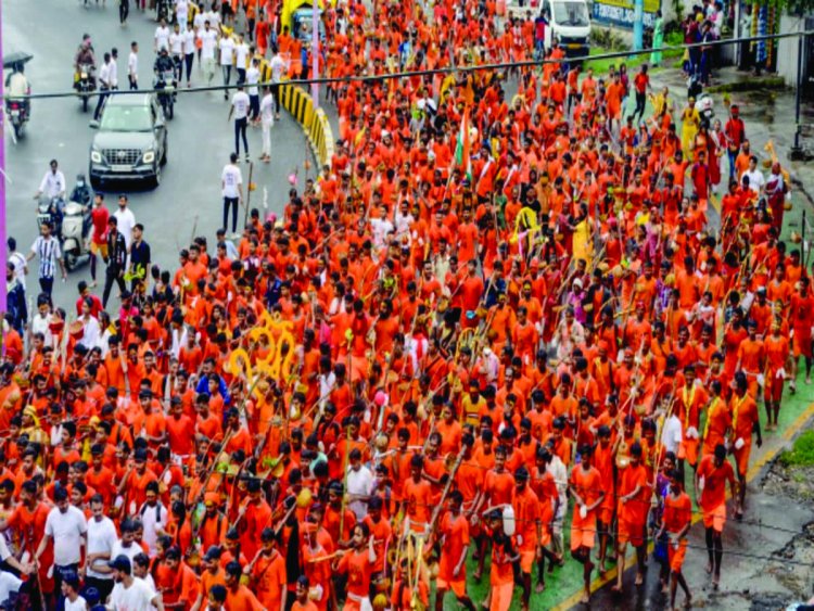कांवड़ यात्रा पर योगी की पुष्पवर्षा: उपद्रवियों पर सख्त चेतावनी, सेवा में जुटा प्रशासन