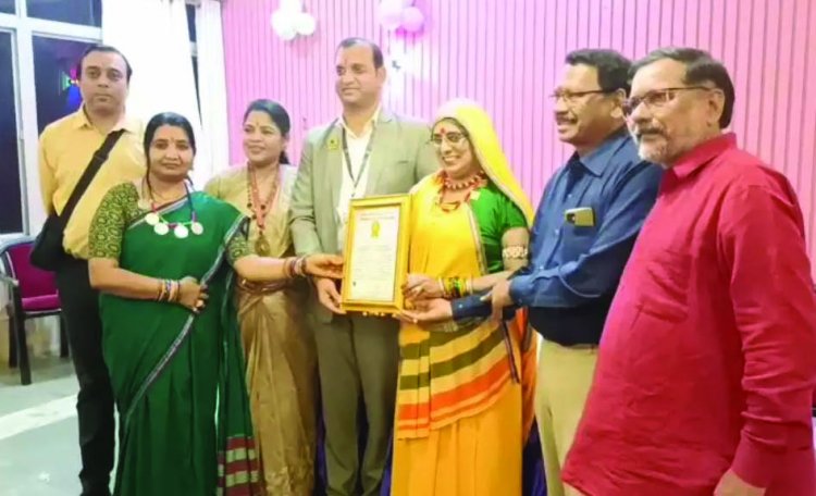 भिलाई की बेटी ने रचा इतिहास: पारंपरिक लुगरा साड़ी के लिए मिला गोल्डन बुक वर्ल्ड रिकॉर्ड सम्मान