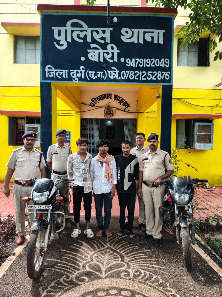 खेत के मकान में चोरी करने वाले चार आरोपी गिरफ्तार, ट्रैक्टर बैटरी और 10 कट्टे बोरी बरामद