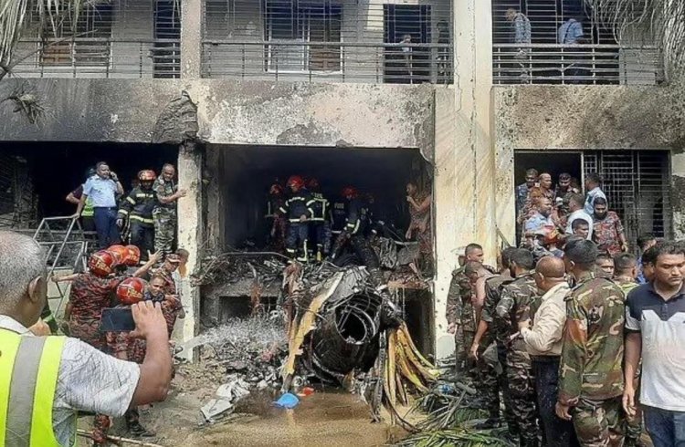 आसमान से आई तबाही: स्कूल पर गिरा वायुसेना का फाइटर जेट, 19 की मौत, 160 से ज्यादा घायल