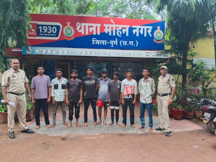 दुर्ग पुलिस का असामाजिक तत्वों पर शिकंजा, हथियार लहराने वाले 5 आरोपी गिरफ्तार, कुल 23 पर कार्रवाई