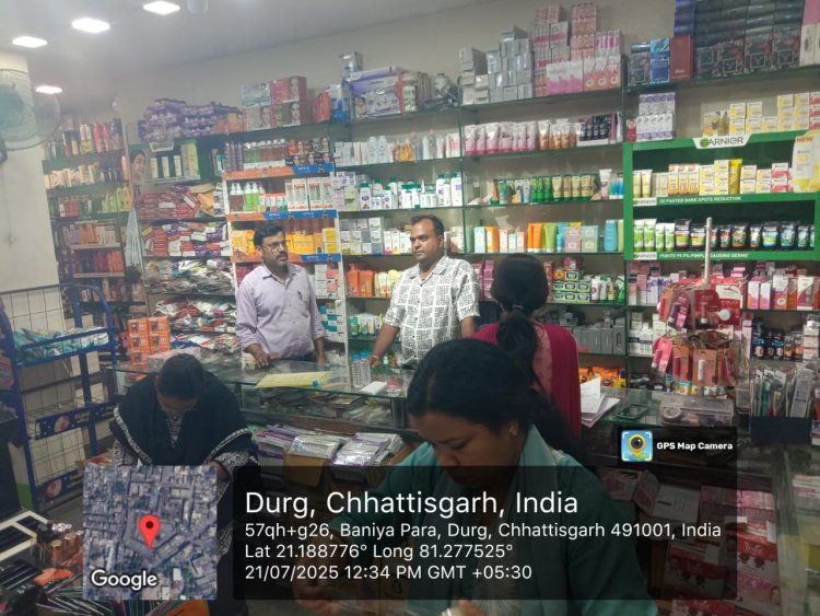 त्योहारी सीजन से पहले बड़ी कार्रवाई: दुर्ग-भिलाई में मेडिकल स्टोर, ब्यूटी शॉप और मिठाई दुकानों पर छापेमारी, लिए गए कई सैंपल
